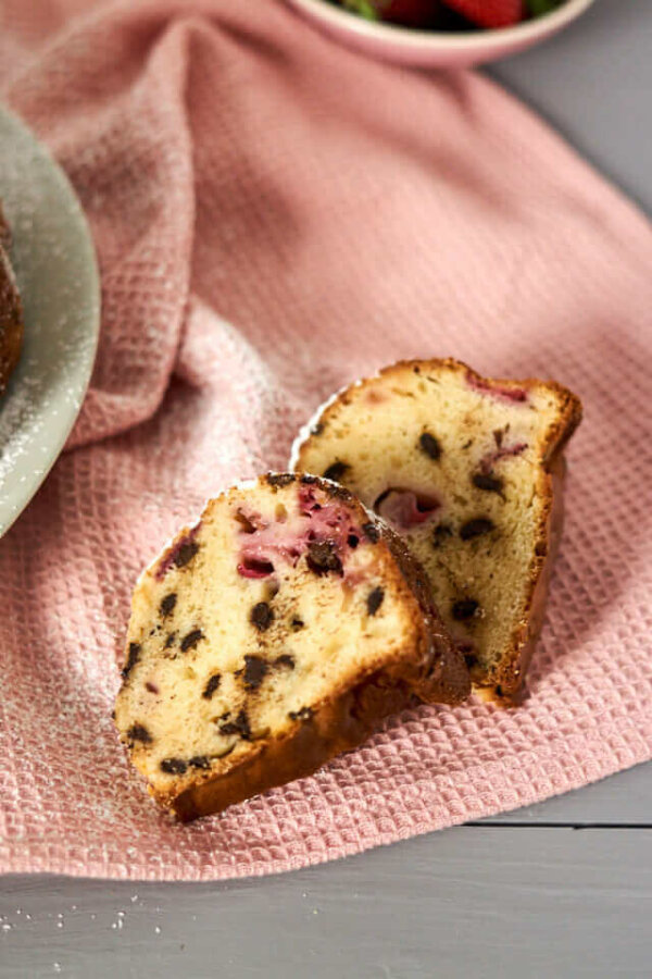 Fruchtiger Erdbeer-Ricotta-Gugelhupf | linalsbackhimmel.de