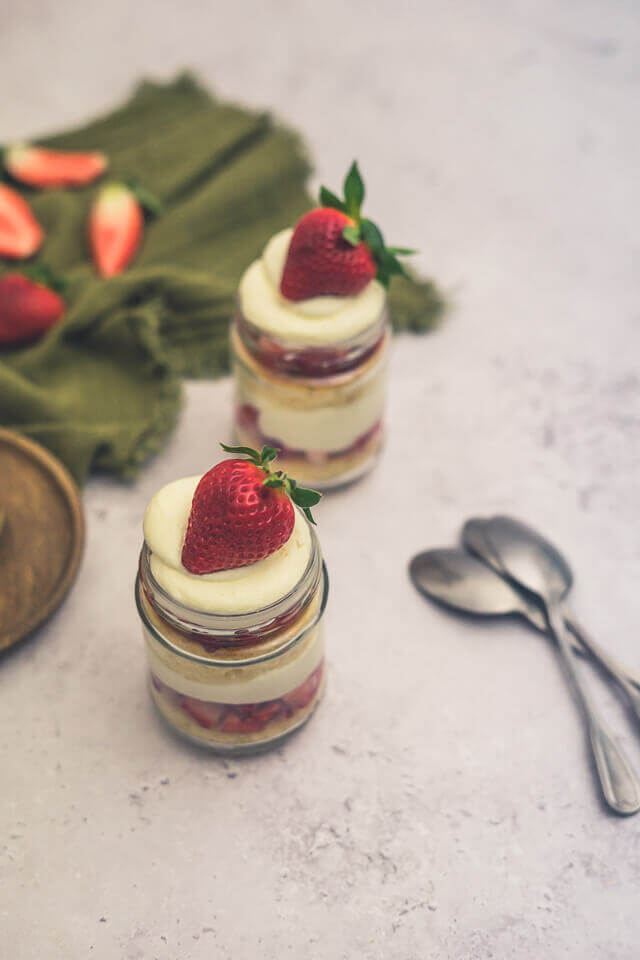 Erdbeer-Trifle im Glas