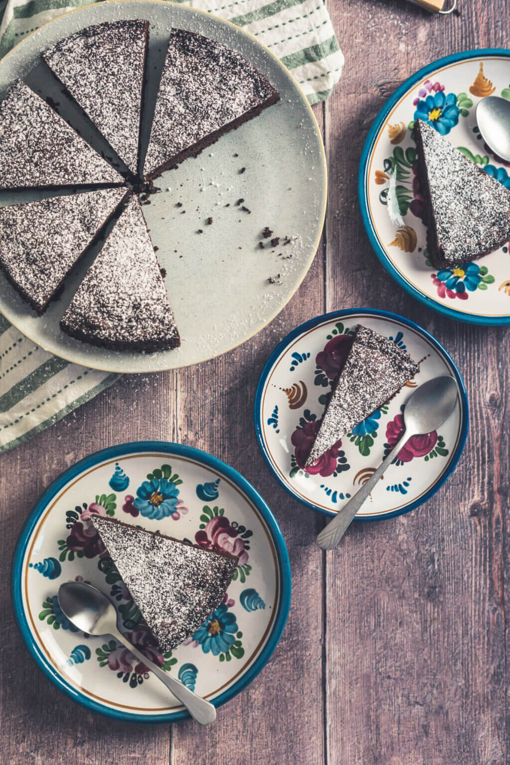 Kladdkaka - schwedischer Schokoladenkuchen | linalsbackhimmel.de