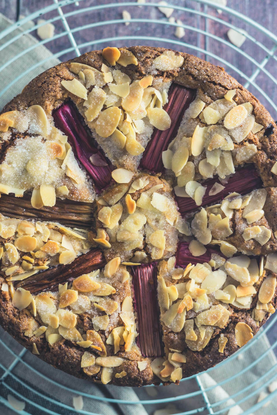 Zutat des Monats: Rhabarber – die besten süßen Rezepte für den Frühling Rhabarber-Mandel-Kuchen