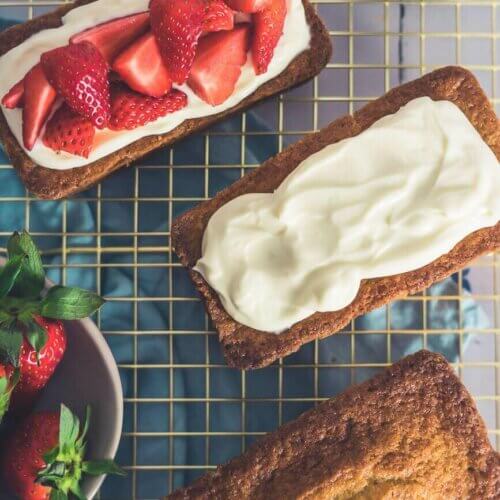 Erdbeerkuchen mit Zitronen Frischkäse Frosting Erdbeerkuchen mit Zitronen Frischkäse Frosting
