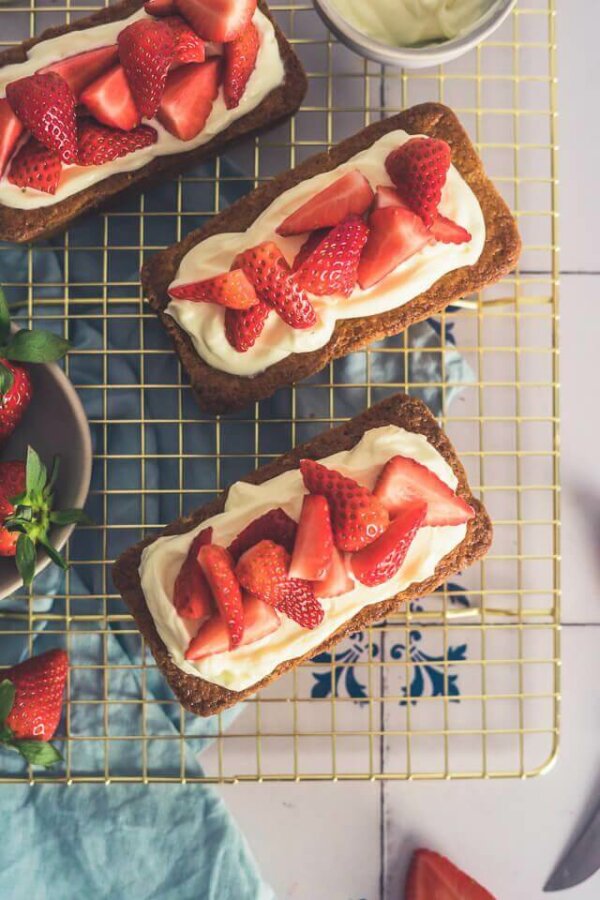 Erdbeerkuchen mit Zitronen Frischkäse Frosting | linalsbackhimmel.de