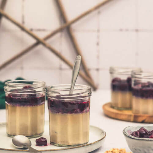 Spekulatius Panna Cotta mit Punsch-Beeren - Ein Hauch von Weihnachten ...
