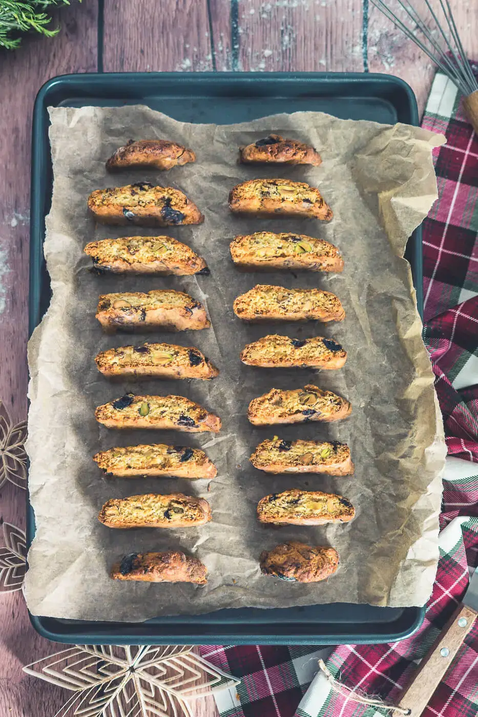 Die schönsten Weihnachtsplätzchen – einfache Rezepte für die Adventszeit Amarena Kirsch Pistazien Cantuccini