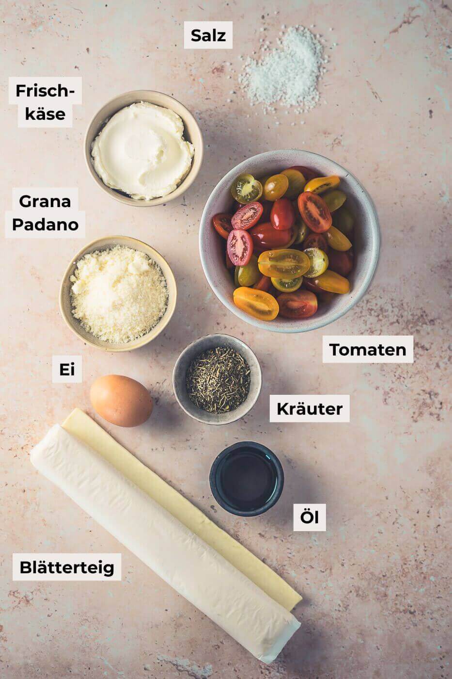 Schnelle Blätterteig-Tartes mit Tomaten