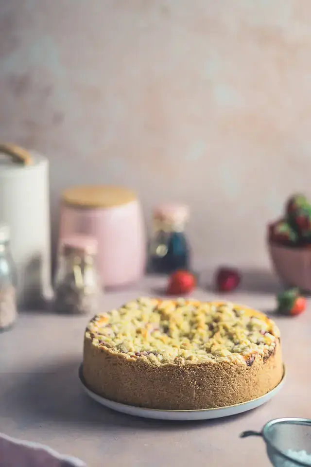 Erdbeer Käsekuchen mit Streuseln erdbeer kaesekuchen mit streuseln linalsbackhimmel 1