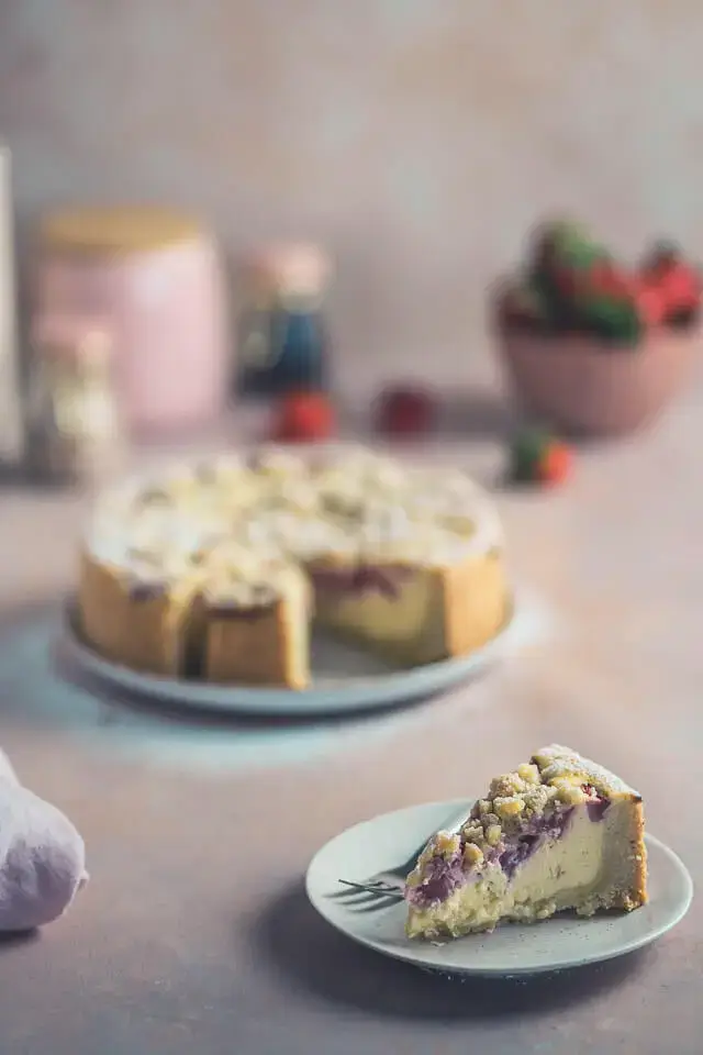 Erdbeer Käsekuchen mit Streuseln erdbeer kaesekuchen mit streuseln linalsbackhimmel 13