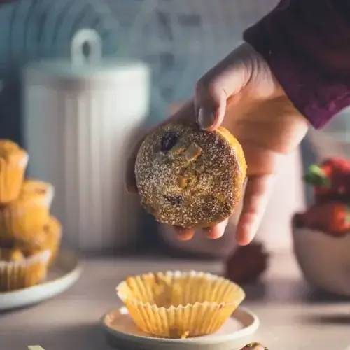 Erdbeer-Muffins mit weißer Schokolade Erdbeer-Muffins mit weißer Schokolade