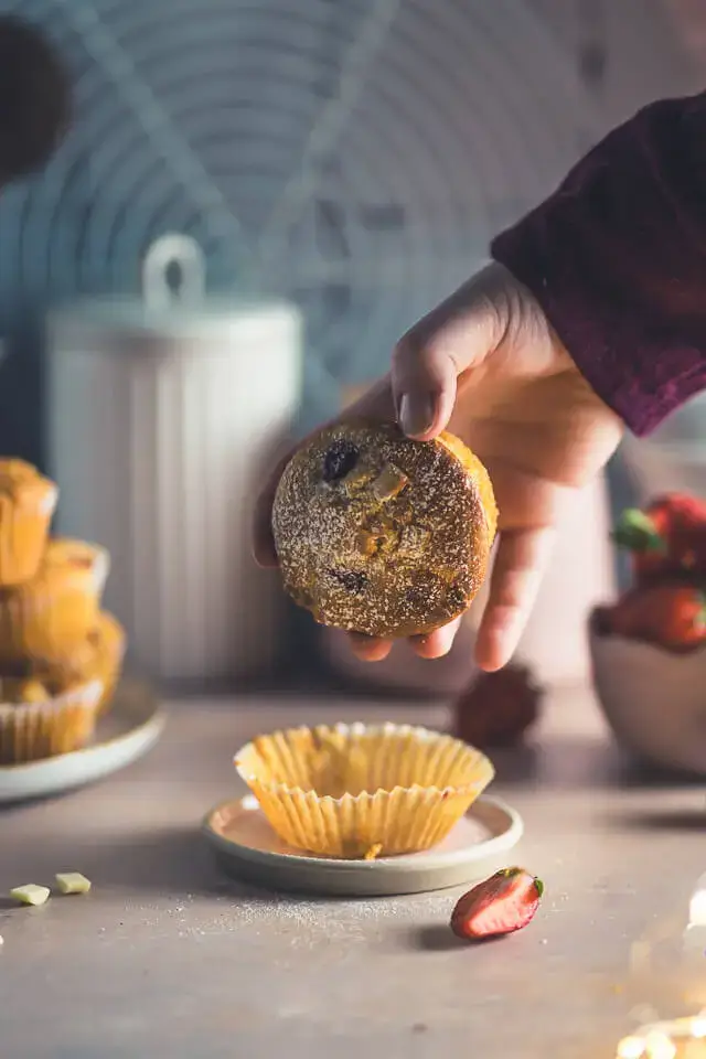 Erdbeer-Muffins mit weißer Schokolade erdbeer muffins mit weisser schokolade linalsbackhimmel 14