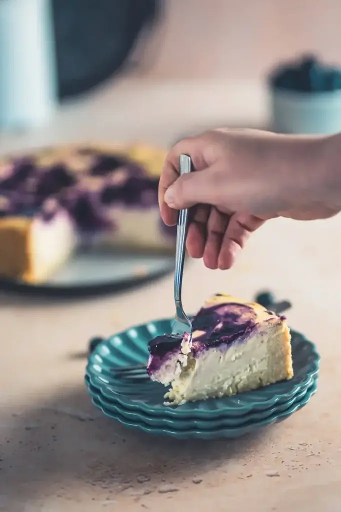 Zitroniger Skyr-Käsekuchen mit Blaubeeren Zitroniger Skyr-Käsekuchen mit Blaubeeren