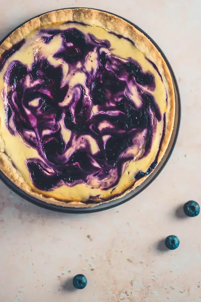 Zitroniger Skyr-Käsekuchen mit Blaubeeren zitroniger skyr kaesekuchen mit blaubeeren linalsbackhimmel 8