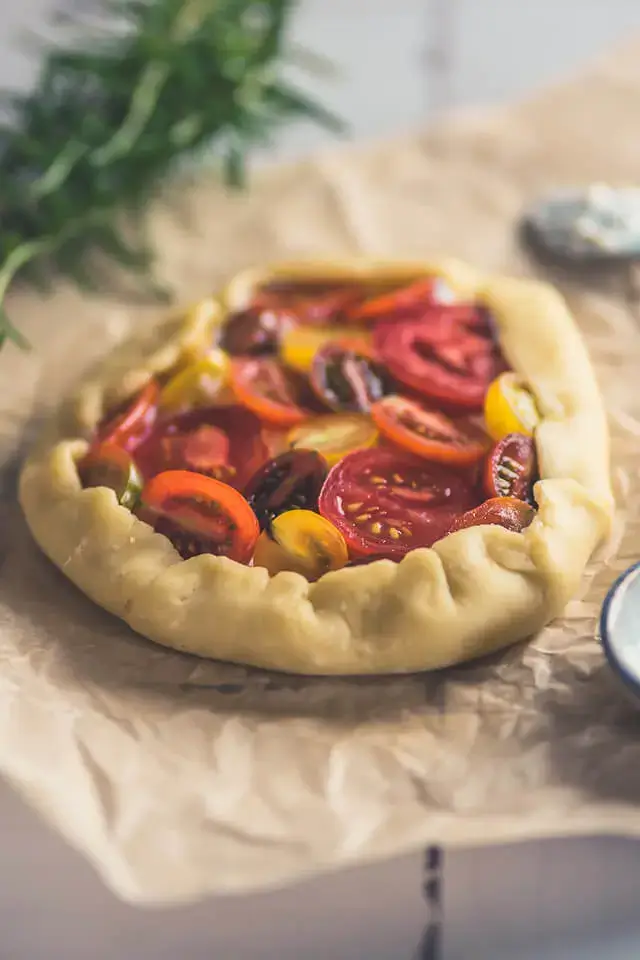Mediterrane Tomaten-Galette mediterrane tomaten galette linalsbackhimmel 8
