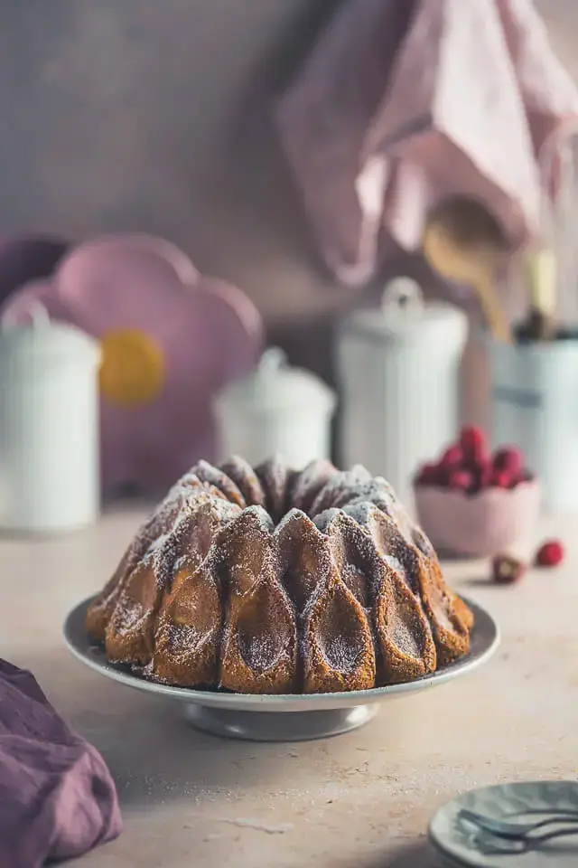 Vanille-Gugelhupf mit Himbeer-Frischkäse-Kern vanille gugelhupf himbeer frischkaese linalsbackhimmel 10